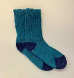 Aran Sokker Uld - Blå Petrol, turkis, damestrømper, avoca, irland, irske, aran, donegal, tweed, popcorn, strik, uldsokker, ren, uld, merino, blød, lækker, friske, håndstrikkede, irland, gave, varme, lune, fødder, søde, piger, damer, damesokker, uldstrømper, sokker, korte, vandresokker, vandrestrømper, tracking, vandretur, caminoen, biti, ribe