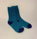 Aran Sokker Uld - Blå Petrol, turkis, damestrømper, avoca, irland, irske, aran, donegal, tweed, popcorn, strik, uldsokker, ren, uld, merino, blød, lækker, friske, håndstrikkede, irland, gave, varme, lune, fødder, søde, piger, damer, damesokker, uldstrømper, sokker, korte, vandresokker, vandrestrømper, tracking, vandretur, caminoen, biti, ribe