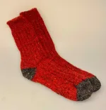 Aran Sokker Uld - Rød Grå 41-45, rustrød, teglrød, grå, herresokker, til, herrer, drenge, mænd, damer, avoca, irland, irske, aran, donegal, tweed, popcorn, strik, uldsokker, ren, uld, merino, blød, lækker, friske, håndstrikkede, irland, gave, varme, lune, fødder, søde, piger, damer, damesokker, uldstrømper, sokker, korte, vandresokker, vandrestrømper, tracking, vandretur, caminoen, biti, ribe