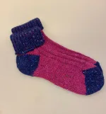 Aran Sokker Uld med Ombuk - Blå Fuchsia, lilla, blå, kongeblå, irske, aran, donegal, tweed, popcorn, strik, uldsokker, ren, uld, merino, blød, lækker, friske, håndstrikkede, irland, gave, varme, lune, fødder, søde, piger, damer, damesokker, uldstrømper, sokker, korte, vandresokker, vandrestrømper, tracking, vandretur, caminoen, biti, ribe