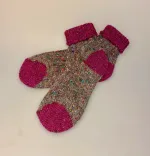 Aran Sokker Uld med Ombuk - Fuchsia Multi, irske, aran, donegal, tweed, popcorn, strik, uldsokker, ren, uld, merino, blød, lækker, friske, håndstrikkede, irland, gave, varme, lune, fødder, søde, piger, damer, damesokker, uldstrømper, sokker, korte, vandresokker, vandrestrømper, tracking, vandretur, caminoen, biti, ribe