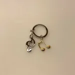 Nøglering G-nøgle & Gylden Node, musik, musiker, music, lover, musikelsker, dj, instrument, opera, spotify, symbolsk, gave, koncert, billetter, gavekort, invitation, jam, konservatoriet, student, lille, gave, gaveide, biti, ribe, flot, fin, kvalitet, taskevedhæng,