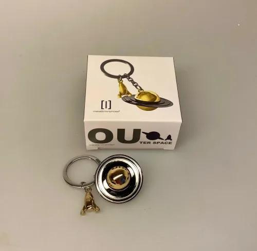 Nøglering - Planeten Saturn og Lille Raket, space, rocketship, space, rummet, det ydre rum, planeter, astrologi, stjerner, planeter, fysik, astrolog, saturn, rumrejse, astronaut, symbolsk, phd, stjernekikkert, nøglering, lækker, gedigen, gave, gaveide, symbolsk, biti, ribe