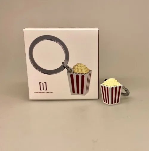 Nøglering - Popcorn i Bæger, pop corn, biffen, bio, biografen biograftur, billetter, klub, film, filmaften, symbolsk, gave, gavekort, gaveide, penge, sjov, lækker, kvalitet, biti, ribe, filmfestival,
