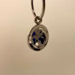 Nøglering med Verden - Blank Sølv, globus, verden, verdenskort, rejse, jordomrejse, amulet, lykke på rejsen, symbolsk, gave, gaveide, konfirmand, pilot, globetrotter, biti, ribe, gadget, kvalitet, flot, lækker, fin, student,