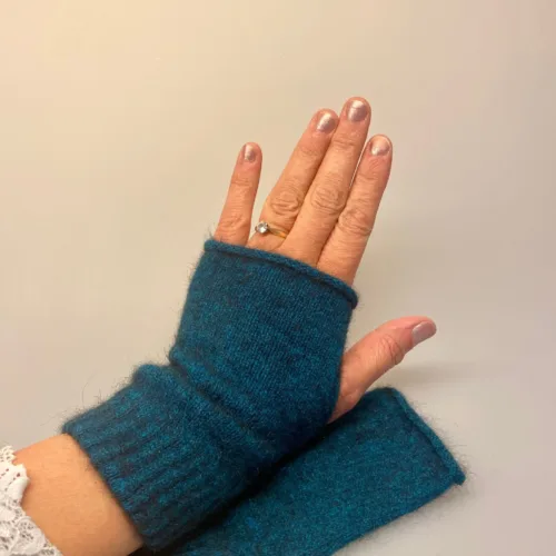 Pulsvarmere i Blød Possum Uld - Petrol, possum, silke, merino, super, luksus, blød, luksuriøs, pulsvarmere, muffedisser, indendørs, fingerløse, fingerfri, bløde, silkebløde, lune, skønne, ensfarvede, strik, vanter, pulsvarmere, biti, ribe, smarte, gaveide, på kontoret,