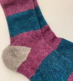 Strømper Possum Uld - Petrol Fuchsia 42-46, Strømper Possum Uld - Petrol Fuchsia 38-41, damesokker, herresokker, sokker, strømper, uldsokker, angora, silke, uldstrømper, vandresokker, vandretur, caminoen, friluftsliv, varme, fødder, ekstra, luksus, lækre, særlige, ekstravagante, gaveide, til, mænd, herrer, damer, piger, new zealand, possumuld, possum, biti, ribe