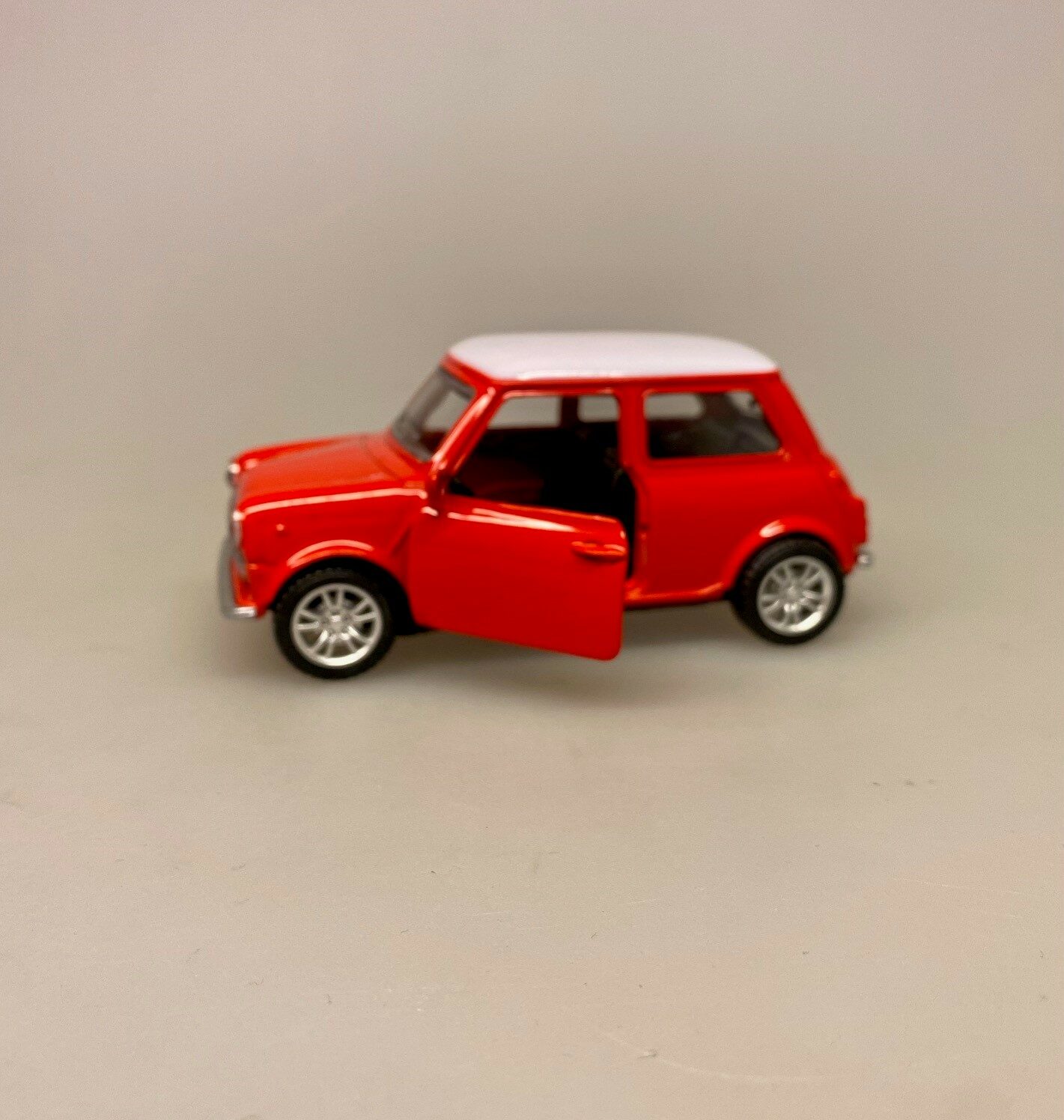 Mini Cooper - Morris Minor Stor - Rød, maskot, modelbil, metal, kvalitet, legetøjsbil, legetøj, bil, ny, original, kopi, ægte, kvalitet, flot, symbolsk, gave, gaveide, kørekort, tilllykke, sangskjuler, biti, ribe