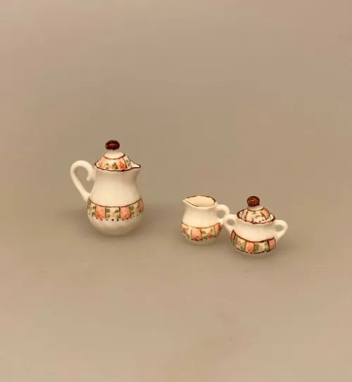 Miniature Kaffekande Porcelæn Rosa, kaffekande, kaffepause, kaffebord, porcelæn, Miniature Kop Porcelæn Blomster, kaffepunch, snaps, haps haps haps, nu skal vi have snaps, service, kaffe, kaffeservice, middagstallerken, mini, miniature, miniatyre, 1:12, dukkehus, nisser, symbolsk, gave, gavekort, sangskjuler, sønderjysk kaffebord, tjener, madlavning, borddækning, nisserne, nissedør, dukkehusting, dukkehustilbehør, interiør, ting til, sættekasse, sætterkasse, biti, Best in miniature