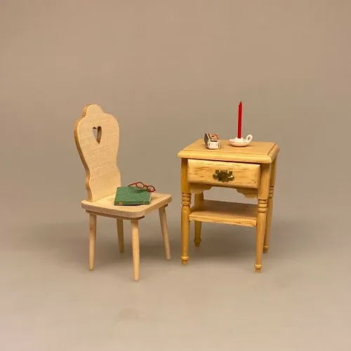 Miniature Kammerstage Porcelæn med Lys, lysestage, dukkehuspynt, Miniature, lysestage, kammerstage, stage, julelys, julelysestage, julestage, Miniature Tændstikæske, dukkehus, dukkehusting, ting til dukkethuset, miniature, miniaturer, sættekasse, sætterkasse, sættekasseting, nisseting, nissetilbehør, mini, småt, 1:12, jul, nissehuset, nissedør, til nisserne, biti,ribe, 1:12