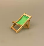 Miniature Liggestol Lille Grøn, lysegrøn, mørkegrøn, , ensfarvet, strandstol, solstol, sol, strand, sjov, miniature, 1:12, lillebitte, sangskjuler, symbolsk, gave, gavekort, gaveide, otium, efterløn, solferie, bryllupsrejse, dase, ferie, charter, rejse, pension, biti, ribe, dukkehus, dukkehustilbehør, dukkehusting, nisser, nissetilbehør,