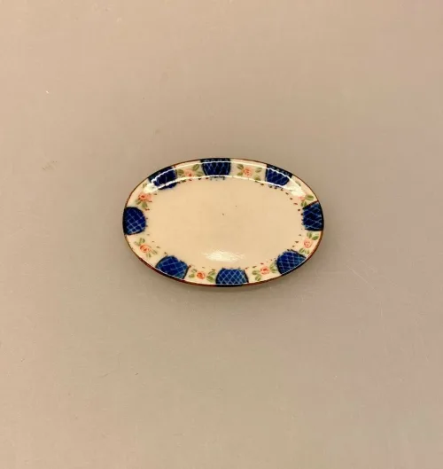 Miniature Ovalt Fad Porcelæn, service, dukkehus, ting, til, tilbehør, dukkehusting, køkken, middag, servering, tjerner, 1:12, miniature, sætterkasse, sættekasse, nisser, nissetilbehør, nissedør, titanias palads, biti, ribe, dansk, porcelæn,
