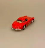 Modelbil Mercedes Benz 300 SL Coupe - Rød, knaldrød, racerrød, rød sportsvogn, mercedes, benz, coupe, 300 sl, butterfly, gullwing, racer, sportsvogn, racerbil, klassisk, classic, cars, modelbil, tysk, bil, mini, model, samler, legetøj, seje, biler, udstilling, benzin, de uheldige helte, james bond, gentleman, luksus, ikonisk, særlig, lækker, flot, biti, ribe, licens, original