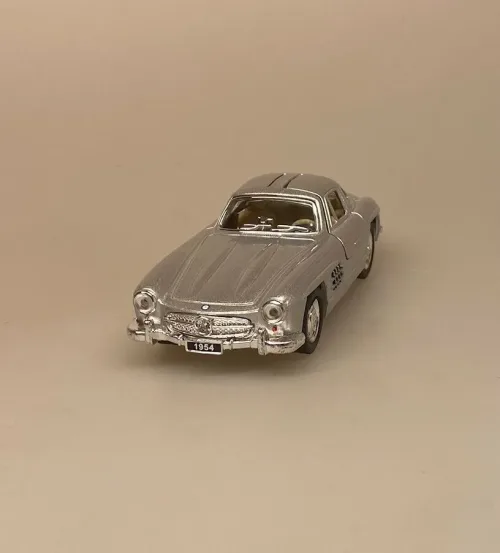 Modelbil Mercedes Benz 300 SL Coupe - Sølv, mercedes, benz, coupe, 300 sl, butterfly, gullwing, racer, sportsvogn, racerbil, klassisk, classic, cars, modelbil, tysk, bil, mini, model, samler, legetøj, seje, biler, udstilling, benzin, de uheldige helte, james bond, gentleman, luksus, ikonisk, særlig, lækker, flot, biti, ribe, licens, original