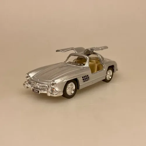 Modelbil Mercedes Benz 300 SL Coupe - Sølv, mercedes, benz, coupe, 300 sl, butterfly, gullwing, racer, sportsvogn, racerbil, klassisk, classic, cars, modelbil, tysk, bil, mini, model, samler, legetøj, seje, biler, udstilling, benzin, de uheldige helte, james bond, gentleman, luksus, ikonisk, særlig, lækker, flot, biti, ribe, licens, original
