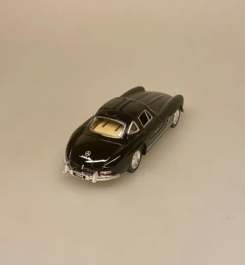 Modelbil Mercedes Benz 300 SL Coupe - Sort, mercedes, benz, coupe, 300 sl, butterfly, gullwing, racer, sportsvogn, racerbil, klassisk, classic, cars, modelbil, tysk, bil, mini, model, samler, legetøj, seje, biler, udstilling, benzin, de uheldige helte, james bond, gentleman, luksus, ikonisk, særlig, lækker, flot, biti, ribe, licens, original