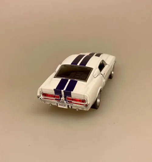 Modelbil Shelby GT 500 - Hvid, 60 seconds gone, eleanor, nicolas cage, 1967, oldsmobile, old school, modelbiler, lille, ægte, racer, racerbil, strretracer, samler, kørekort, ny bil, gamle, biler, biti, ribe