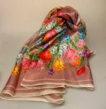 Silketørklæde Pongé 2209 XL - Blomster, blomsterprint, blomstret, mønster, tryk, silketryk, silkeprint, siketørklæde, stort, let, lækkert, luksus, feminint, smukt, yndigt, stola, sjal, festligt, tilbehør, biti, ribe, ren, ægte, glat
