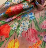 Silketørklæde Pongé 2209 XL - Blomster, blomsterprint, blomstret, mønster, tryk, silketryk, silkeprint, siketørklæde, stort, let, lækkert, luksus, feminint, smukt, yndigt, stola, sjal, festligt, tilbehør, biti, ribe, ren, ægte, glat