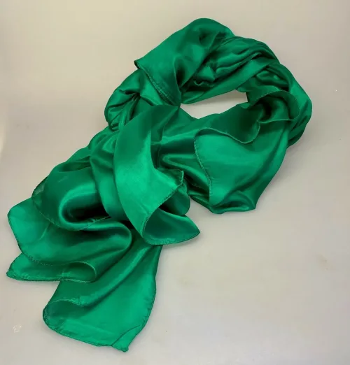 Silketørklæde Pongé 1410 XL - Grønt, klar, grøn, stort, luftigt, let, elegant, billigt, ægte, ren, silke, ponge, glat, ensfarvet, voluminøst, ekst6ravagant, luksus, gave, gaveide, stola, sjal, flot, lækkert, flot, biti, ribe