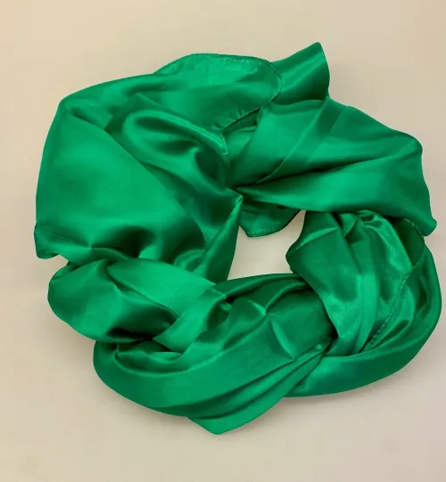 Silketørklæde Pongé 1410 XL - Grønt, klar, grøn, stort, luftigt, let, elegant, billigt, ægte, ren, silke, ponge, glat, ensfarvet, voluminøst, ekst6ravagant, luksus, gave, gaveide, stola, sjal, flot, lækkert, flot, biti, ribe