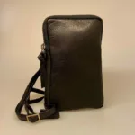 Lille Taske i Skind - Slank Model Sort, mobiltaske, gå-i-byen, taske, lille, rummelig, praktisk, herretaske, cross body, skuldertaske, skrå, lang rem, lædertaske, taskepung, organiser, smart, stilren, enkel, smart, lædertaske, mobiletui, ægte, skind, kalveskind, lækker, blød, cool, biti, dansk, design, unisex, festtaske,