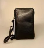 Lille Taske i Skind - Slank Model Sort, mobiltaske, gå-i-byen, taske, lille, rummelig, praktisk, herretaske, cross body, skuldertaske, skrå, lang rem, lædertaske, taskepung, organiser, smart, stilren, enkel, smart, lædertaske, mobiletui, ægte, skind, kalveskind, lækker, blød, cool, biti, dansk, design, unisex, festtaske,