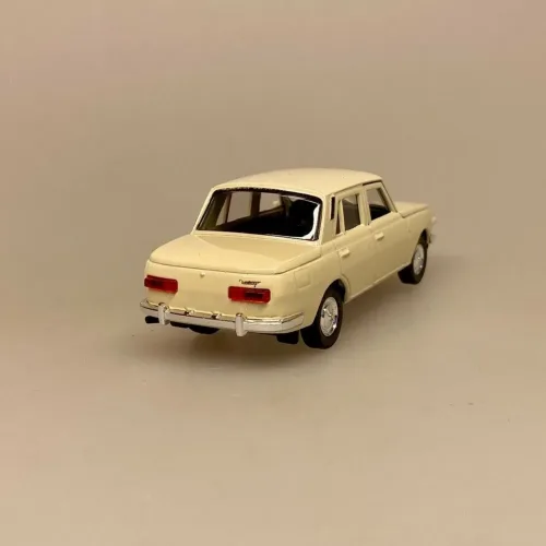 Modelbil Wartburg 353 - Creme, Wartburg Knight, østeuropa, østtyskland, berlin, muren, retro, historisk, kolde krig, DDR, modelbil, legetøjsbil, lille, bil, metalbil, kopi, original, ægte, sjov, symbolsk, kørekort, 18 år, ny bil, bilforhandler, biti