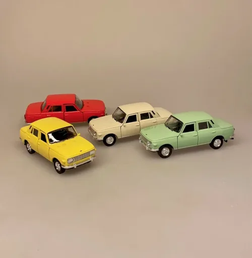 Modelbil Wartburg 353 - Rød, Modelbil Wartburg 353 - Creme, Wartburg Knight, østeuropa, østtyskland, berlin, muren, retro, historisk, kolde krig, DDR, modelbil, legetøjsbil, lille, bil, metalbil, kopi, original, ægte, sjov, symbolsk, kørekort, 18 år, ny bil, bilforhandler, biti, Modelbil Wartburg 353 - Gul, lysegul, pastelgul,