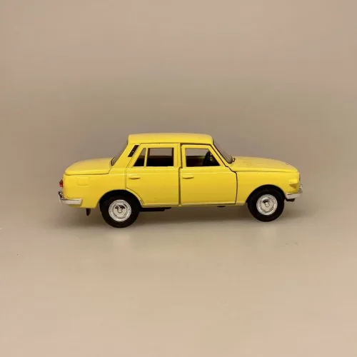 Modelbil Wartburg 353 - Gul, Modelbil Wartburg 353 - Gul, pastelgul, lysgul, Knight, østeuropa, østtyskland, berlin, muren, retro, historisk, kolde krig, DDR, modelbil, legetøjsbil, lille, bil, metalbil, kopi, original, ægte, sjov, symbolsk, kørekort, 18 år, ny bil, bilforhandler, biti