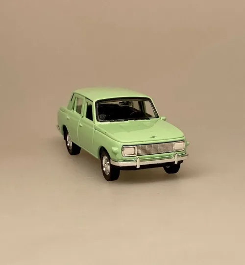Modelbil Wartburg 353 - Lysegrøn, pastelgrøn, grøn, Knight, østeuropa, østtyskland, berlin, muren, retro, historisk, kolde krig, DDR, modelbil, legetøjsbil, lille, bil, metalbil, kopi, original, ægte, sjov, symbolsk, kørekort, 18 år, ny bil, bilforhandler, biti