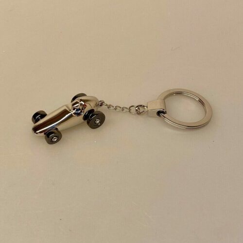 Nøglering Sølvpil Racerbil, silberpfeil, mercedes, sølvpil, racerbil, legendarisk, 1930, racerløb, motorløb, le mans, kørekort, symbolsk, biler, ny, bil, nøglering, lækker, kvalitet, luksus, porche, gadgets, gaveide, tillykke, otium, livsnyder, til mænd, herrer, laber, olds mobile, veteranbiler, veteran, træf, biti, ribe, design,