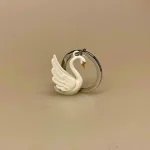 Nøglering med Hvid Svane, smukke, skønhed, elegance, den grimme ælling, danmarks, nationalfugl, fugle, fugleinteresseret, ornitolog, gave, gaveide, udvikling, skønhed indefra, trofast, symbolsk, lækker, kvalitet, svaner, riberhus, ribe, nationalpark, sort sol, biti