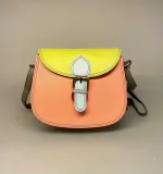 Unika Taske i Læder Laura - Fersken Gul Grå, pastelfarver, barbie, laksefarvet, rosa, Unika Taske i læder - Bolso, Unik, feminin, saddeltaske, saddle, back, vegetabilsk, garvet, sustainable, bæredygtig, unik, one of a kind, farverig, sjov, humoristisk, flot, speciel, særlig, lækker, enestående, gave, gaveide, hipster, hip, moderne, økologisk, taske, crossover, cross bag, skuldertaske, biti, ribe, soruka, spansk, design, ægte, skin, læder, skindtaske, lædertaske,