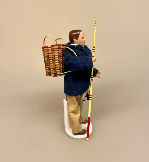 Kun En af hver - Miniature Kurv med Bærestropper, rygsæk, miniature, miniaturer, one of a kind, nisser, ting til, dukkehus, dukkehusting, dukkehustilbehør, nissedør, nissetilbehør, 1:12, småt, små, ting,