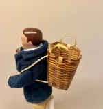 Kun En af hver - Miniature Kurv med Bærestropper, rygsæk, miniature, miniaturer, one of a kind, nisser, ting til, dukkehus, dukkehusting, dukkehustilbehør, nissedør, nissetilbehør, 1:12, småt, små, ting,