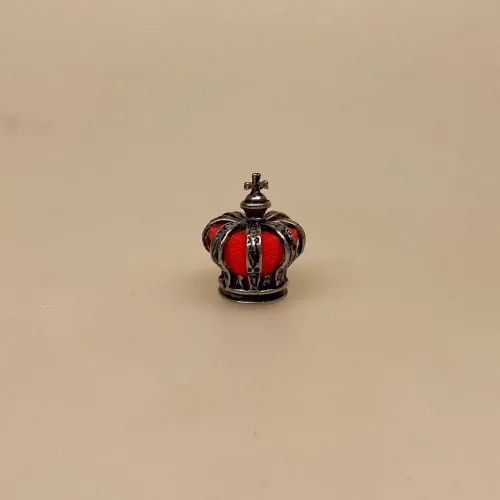 Kun én af hver - Miniature Kongekrone Sølv, oxideret, sølvkrone, krone, prinsesse, dronning, dronninge, guldkrone, adelig, hoffet, hofleverandør, konge, kattekonge, fastelavn, miniaturer, 1:12, dukkehus, sætterkasse, symbolsk, gave, sangskjuler, prins, på den hvide hest, katten af tønden, biti, ribe