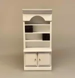 Miniature Bogreol med Underskabe og Bøger Hvid, bogreol, bøger, læsehest, dukkehus, dukkehuset, tilbehør, ting til, dukkemøbler, bibliotek, bibliotikar, herreværelse, sangskjuler, personlig, sjov, gave, gaveide, symbolsk, whiskey, cognac, portvin, adel, herskab, efterløn, pension, livsnyder, biti, ribe,