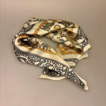 Silketørklæde Bandana Fauna, dyr, hunde, heste, fantasy, det gyldne kompas, brune, naturlige, diskrete, farver, elegant, fint, elegant, lille, firkantet, kvadratisk, silketørklæde, silkesatin, smart, biti, ribe