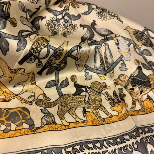 Silketørklæde Bandana Fauna, dyr, hunde, heste, fantasy, det gyldne kompas, brune, naturlige, diskrete, farver, elegant, fint, elegant, lille, firkantet, kvadratisk, silketørklæde, silkesatin, smart, biti, ribe