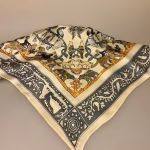 Silketørklæde Bandana Fauna, dyr, hunde, heste, fantasy, det gyldne kompas, brune, naturlige, diskrete, farver, elegant, fint, elegant, lille, firkantet, kvadratisk, silketørklæde, silkesatin, smart, biti, ribe