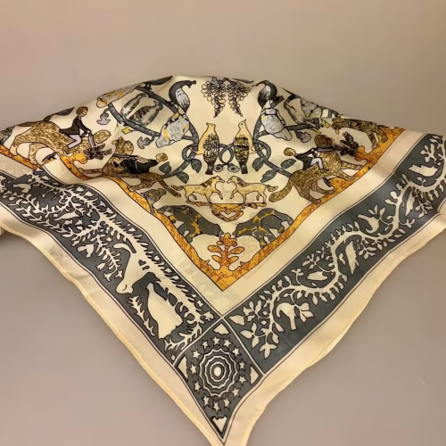 Silketørklæde Bandana Fauna, dyr, hunde, heste, fantasy, det gyldne kompas, brune, naturlige, diskrete, farver, elegant, fint, elegant, lille, firkantet, kvadratisk, silketørklæde, silkesatin, smart, biti, ribe