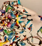 Silketørklæde Bandana Kolibri, kolibrier, honey suckle, fugle, guldsmede, libelle, birds, ornitolog, eksotisk, regnbue, alle farver, kulørt, muntert, lille, silke, ægte, ren, 100%, lille, kvadratisk, smart, firkantet, i halsen, bandana, bandeau, på taske, i håret, chic, paris, elegant, silketørklæde, gave, gaveide, biti, ribe, bio, diversitet, feminint, yndigt,