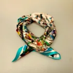 Silketørklæde Bandana Kolibri, kolibrier, honey suckle, fugle, guldsmede, libelle, birds, ornitolog, eksotisk, regnbue, alle farver, kulørt, muntert, lille, silke, ægte, ren, 100%, lille, kvadratisk, smart, firkantet, i halsen, bandana, bandeau, på taske, i håret, chic, paris, elegant, silketørklæde, gave, gaveide, biti, ribe, bio, diversitet, feminint, yndigt,