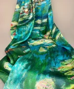 Silketørklæde Satin XL - Monet Åkander, claude monet, kunst, maler, kunsttryk, kunstnerisk, motiv, åkander, nympheas, blomter, waterlilys, fransk, smukt, eksklusivt, elegant, luksuriøst, ren, fed, silke, ægte, silkesatin, håndrullede kanter, elegant, sporty, stort, aflangt, blankt, feminint, biti, ribe, silkestola, silketørklæde, silkesjal