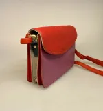 Unika Taske i Læder - Beth Rød Lyng, Unika Taske i læder - flerfarvet Lilla Bordeux, Unika Taske , Unika Taske i læder, taske, skind, læder, skindtaske, ægte læder, ægte skind, lædertaske, spansk, design, smart, unika, unikt, one of a kind, recykling, upcykling, upcycled, recycled, sustainable, bæredygtigt, naturligt, vegetabilsk, garvet, håndlavet, kunsthåndværk, læderarbejde, specielt, flot, lækkert, kvalitet, biti, ribe, domkirken, marsken, vadehavet