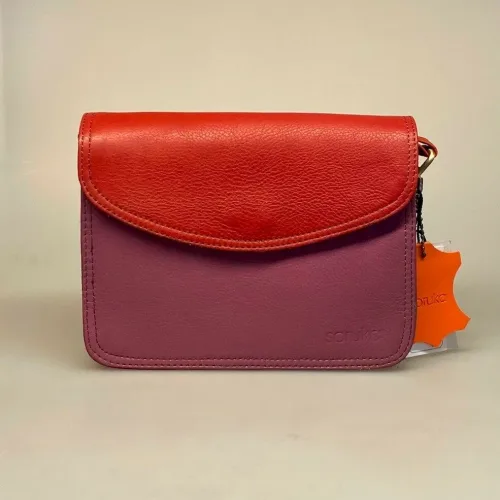 Unika Taske i Læder - Beth Rød Lyng, Unika Taske i læder - flerfarvet L, Unika Taske , Unika Taske i læder, taske, skind, læder, skindtaske, ægte læder, ægte skind, lædertaske, spansk, design, smart, unika, unikt, one of a kind, recykling, upcykling, upcycled, recycled, sustainable, bæredygtigt, naturligt, vegetabilsk, garvet, håndlavet, kunsthåndværk, læderarbejde, specielt, flot, lækkert, kvalitet, biti, ribe, domkirken, marsken, vadehavet