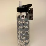 Vandflaske - Elge Grå, vandflaske, plastflaske, drikkeflaske, drikkedunk, fitness, sport, sportsdunk, sportsflaske, saftevandsdunk, smart, skoletasken, skole, fritid, job,arbejde, gave, gaveide, elge, elg, elgmotiv, med elge, sort, flot, stilig, sjov, speciel, sverige, svensk, moz, biti, ribe, håndbold, cool, lækker, smart, sugerør, drikkepause,