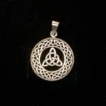 Vikingevedhæng i Sølv - Rundt med Triskele i Fletværk