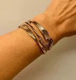 Armbånd Bronze med Fugle, bronzearmring, bronzearmbånd, armring, armbånd, middelalder, vikingesmykker, gyldent, kobber, kobberarmbånd, mod gigt, kærlighedsfugle, storke, svaner, traner, kys, kyssende, tranedans, kærlighedssymbol, bryllup, forlovelse, morgengave, smukt, symbolik, svanearmbånd, dansk, nationalfugl, fugle, smykker, smykke, biti, ribe